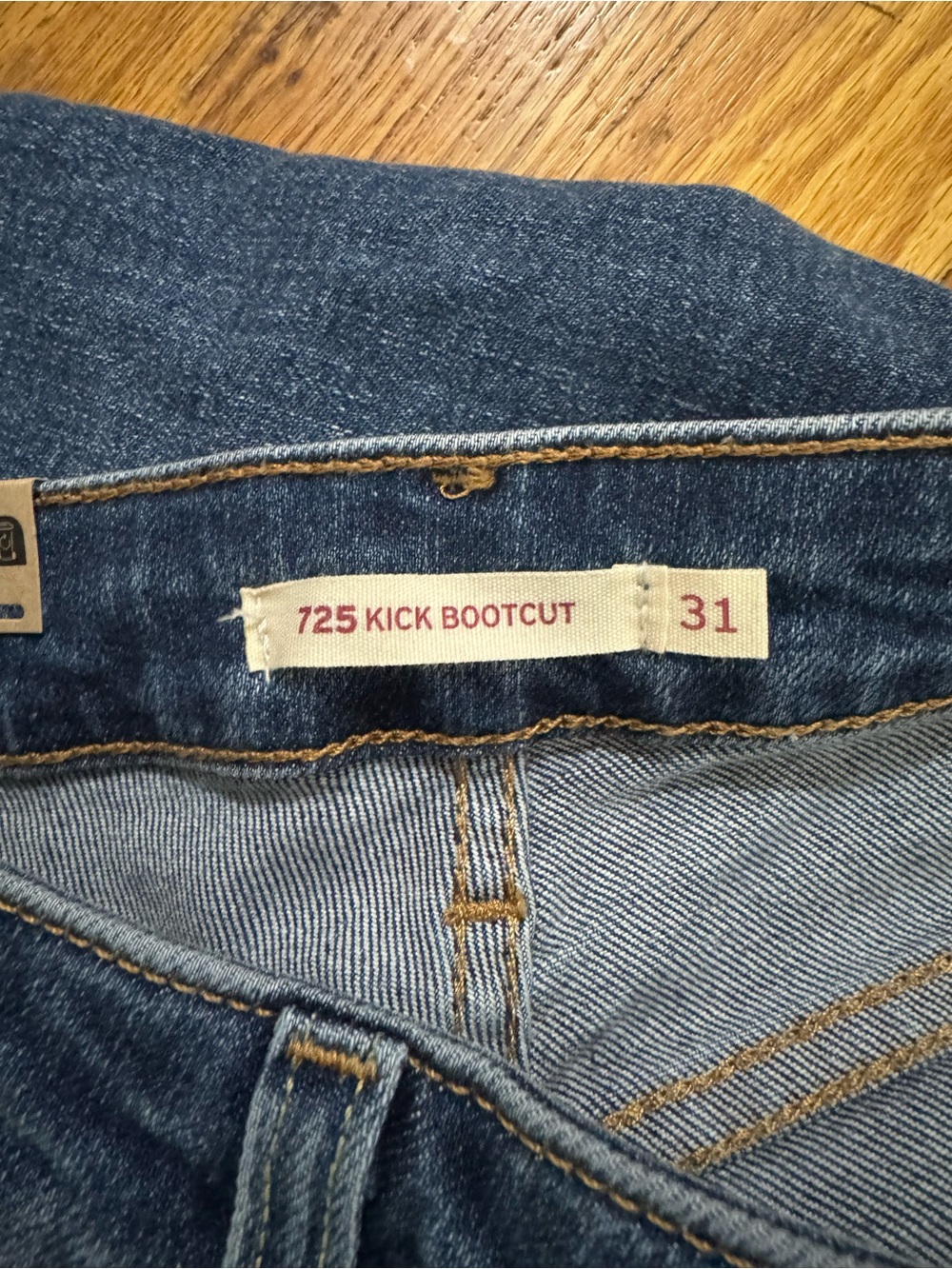 Levi’s 725 Kick Bootcut Jeans - Picture 7 of 8